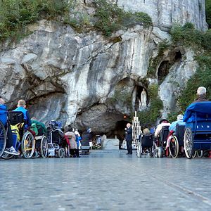 Foto Hospitalarios, las manos de la Virgen
