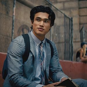 Foto Charles Melton