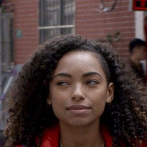 Foto Logan Browning