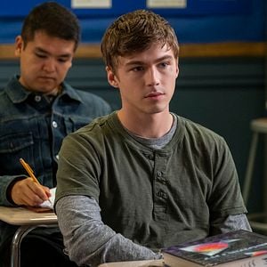 Foto Miles Heizer