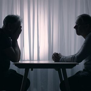 Foto Tell Me Who I Am