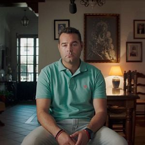 Foto Bajo Escucha. El Acusado