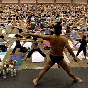 Foto Bikram: Yogui, gurú, depredador