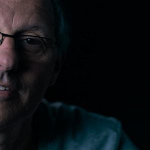 Foto Tell Me Who I Am