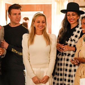 Foto Bless This Mess