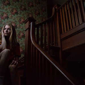 Foto Girl on the Third Floor