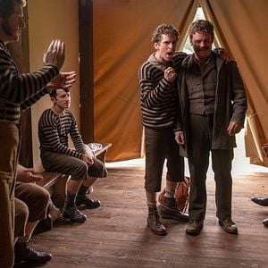 Foto Un juego de caballeros