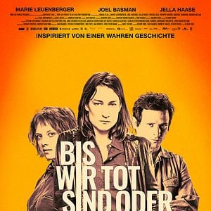 Foto Pajaros enjaulados (Hasta que estemos muertos o libres)