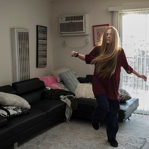 Foto Cómo sobrevivir en un mundo material (Kajillionaire)