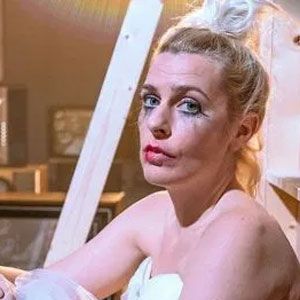 Foto Out Of Her Mind