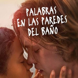 Foto Palabras en las paredes del baño