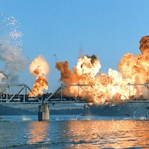 Foto Search and Destroy