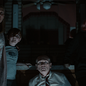 Foto We Need to Do Something