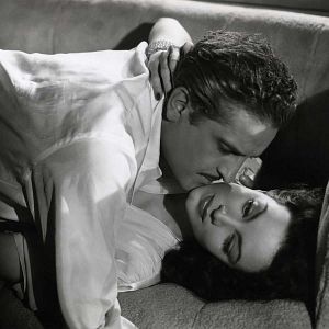 Foto La diosa arrodillada