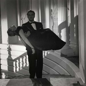 Foto La diosa arrodillada