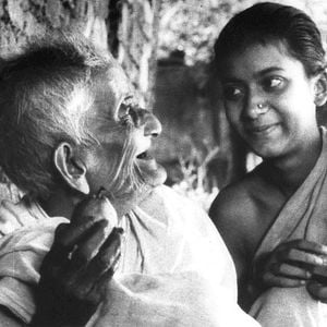 Foto Pather Panchali (La canción del camino)