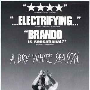 Foto Una árida estación blanca