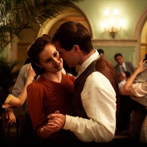 Foto Walking with the Enemy