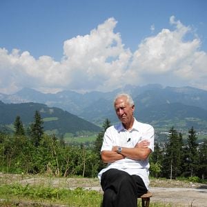 Foto Una esvástica sobre el Bidasoa