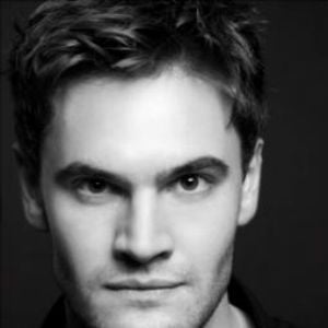 Foto Tom Bateman