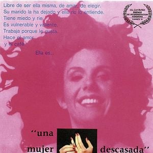 Foto Una mujer descasada