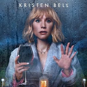 Foto La mujer de la casa de enfrente de la chica en la ventana