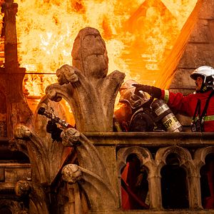 Foto Arde Notre-Dame