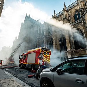 Foto Arde Notre-Dame