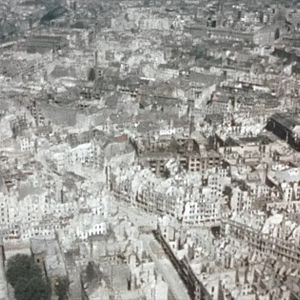 Foto Sobre la historia natural de la destrucción