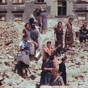 Foto Sobre la historia natural de la destrucción