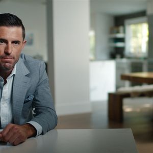 Foto El mochilero del hacha