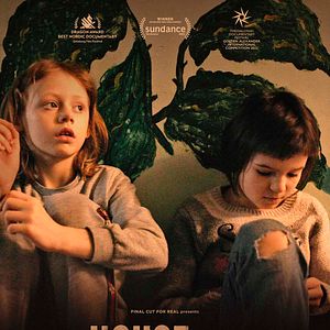 Foto Una casa hecha de astillas