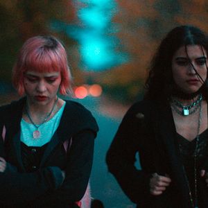 Foto We Need to Do Something