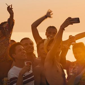 Foto Party Hard Die Young