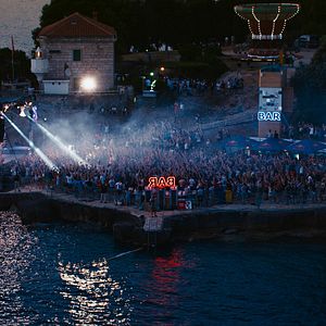 Foto Party Hard Die Young