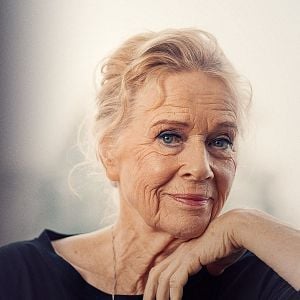 Foto Liv Ullmann - A Road Less Travelled