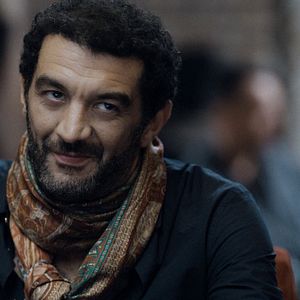 Foto Sangre y dinero