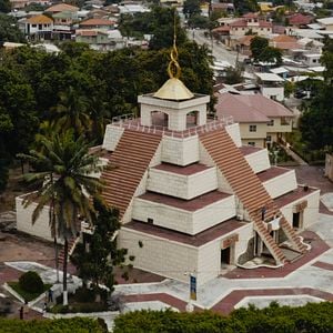 Foto La oscuridad de La Luz del Mundo