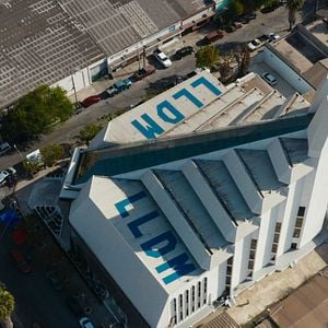 Foto La oscuridad de La Luz del Mundo