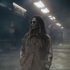 Foto This Is Me…Now: Una historia de amor