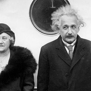 Foto Einstein y la bomba