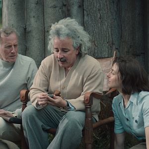 Foto Einstein y la bomba