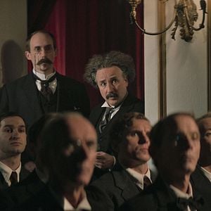 Foto Einstein y la bomba