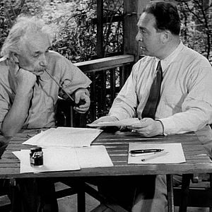 Foto Einstein y la bomba