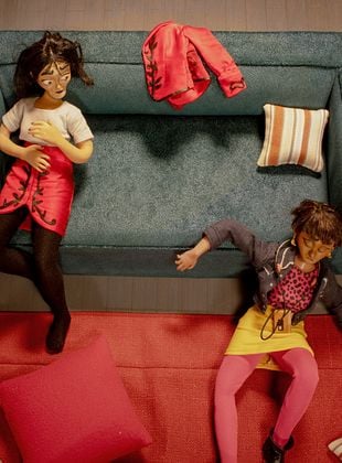 Cartel de Mujeres con hombreras