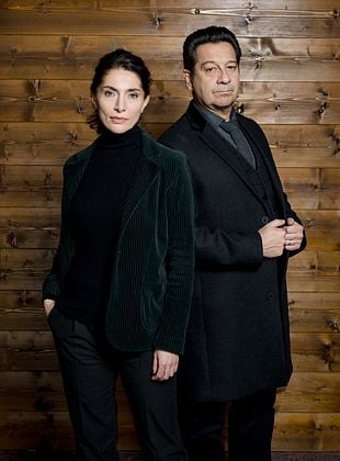 Cartel de Muertos en la cima