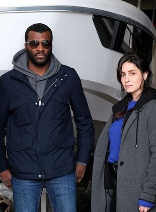 Cartel de Asesinato en la Costa Salvaje