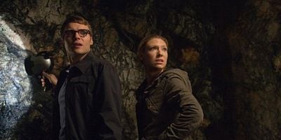 Cartel de Alone In The World