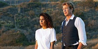 Cartel de Velas rojas al atardecer