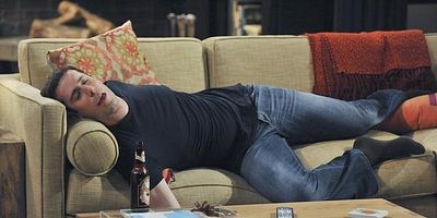 Cartel de Better Without a Couch